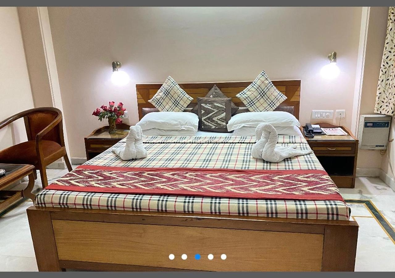 C Park 3* New Delhi